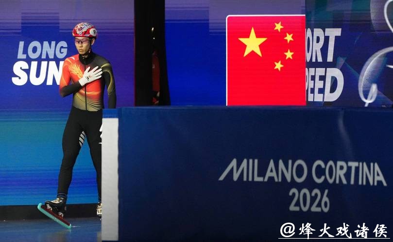 (米兰冬奥会)中国选手孙龙夺得短道速滑男子1000米银牌 (米兰冬奥会)中国选手孙龙夺得短道速滑男子1000米银牌